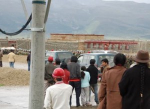 Armed riot troops take position in Lithang