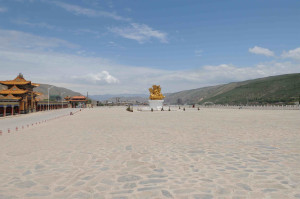 Dolma Square in front of Rongpo monastery