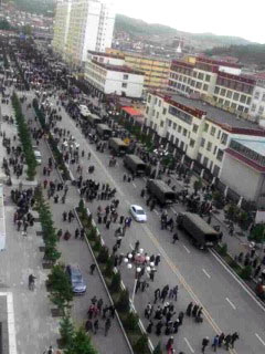 Troops arrive in the streets of Tsoe