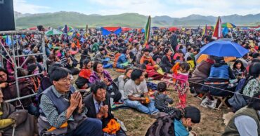 Tibetan students listening to Hungkar Dorje’s Kalachakra